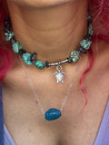 Deep Blue Mineral Drop – Χειροποίητο Μακρύ Κολιέ για layering