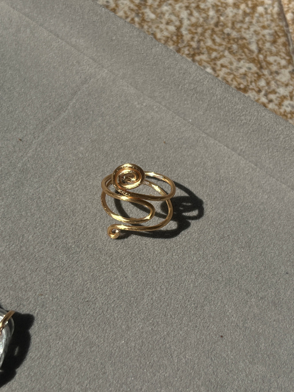 Goldener Wellen-Spiralring