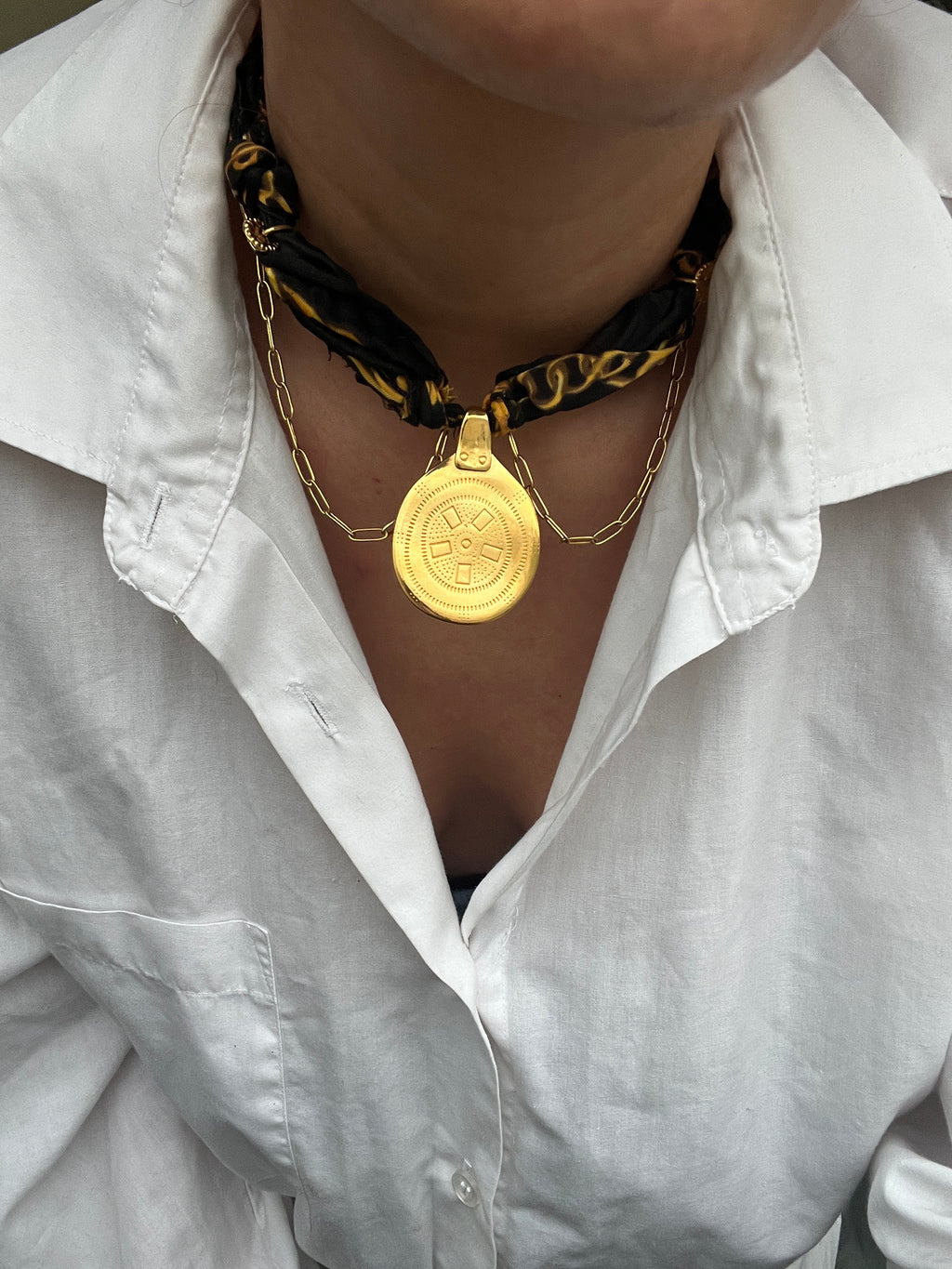 Σατέν & Χρυσό Choker-Κολιέ Statement