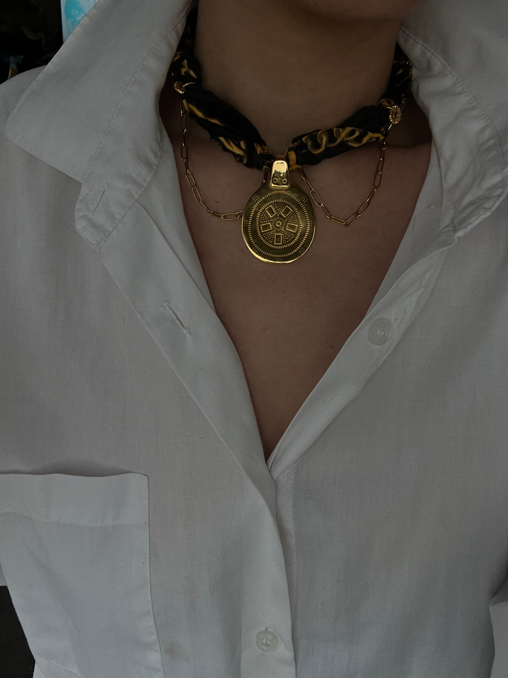 Σατέν & Χρυσό Choker-Κολιέ Statement