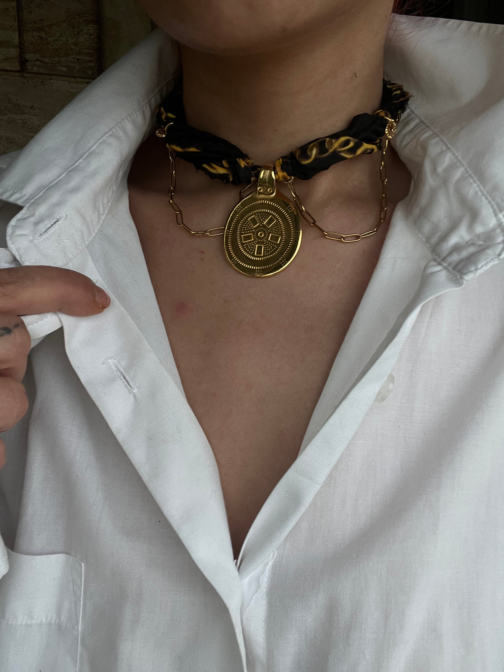 Σατέν & Χρυσό Choker-Κολιέ Statement