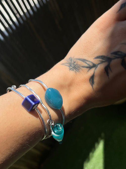 Aegean Cube Cuff / Ασημένια Χειροπέδα με Μπλε Γεωμετρικό Κύβο - Sirena Jewelry
